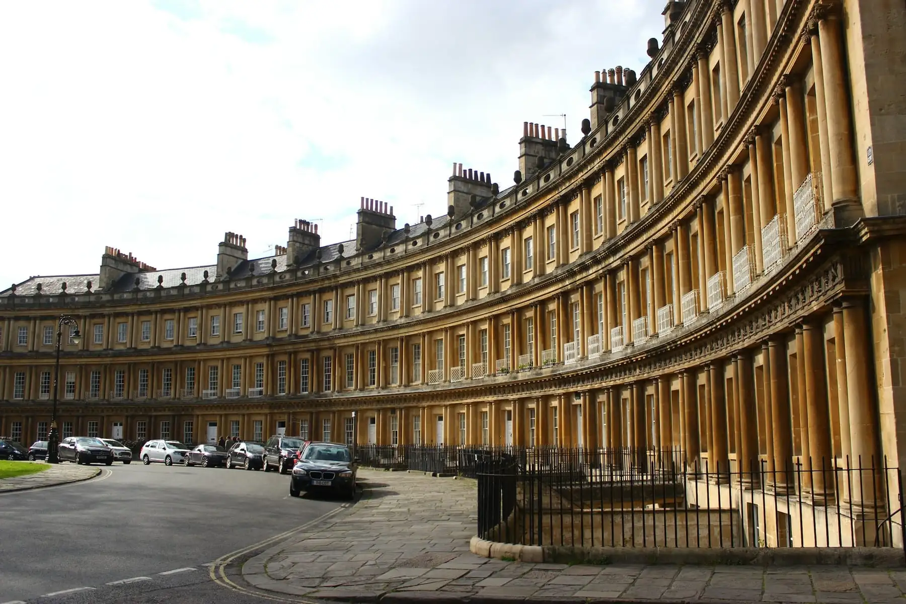 A curved Georgian terrace in Bath